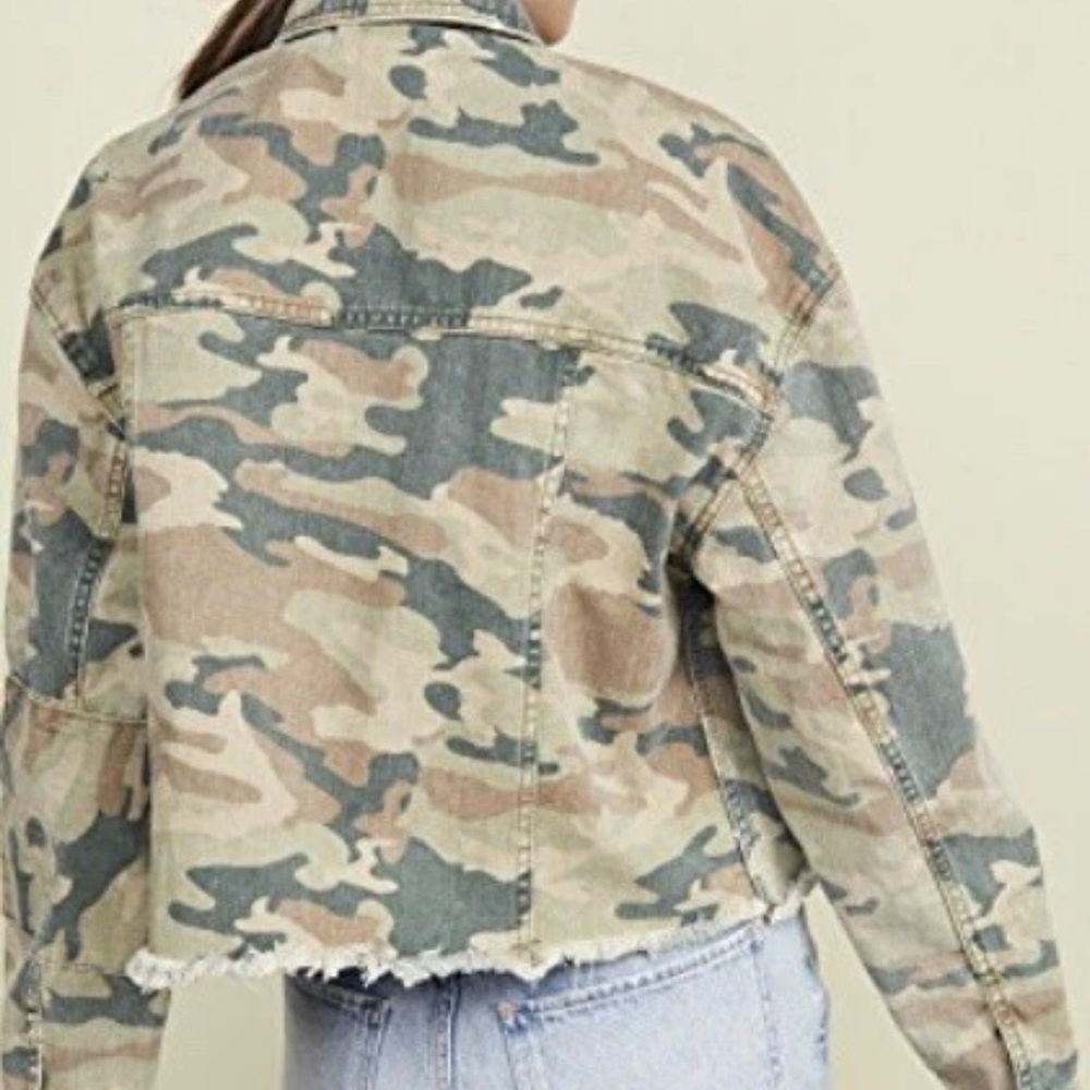 Free People Oversized Camo Cropped Raw Hem Jean Jacket - Size Medium - Picture 2 of 12